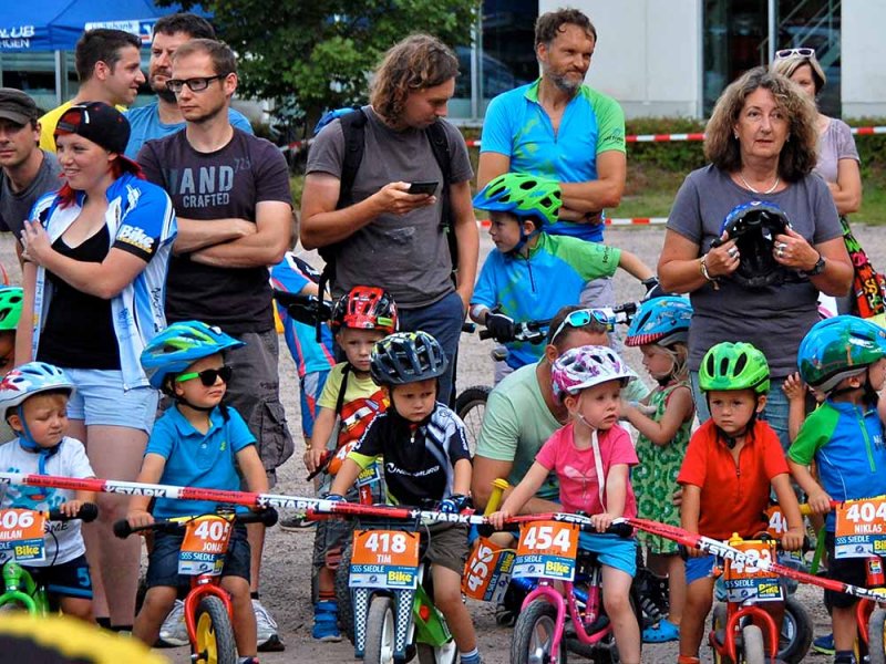 laufrad-trophy-mtb-bike-marathon-furtwangen-startlinie.jpg